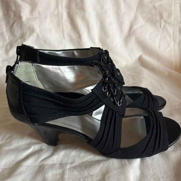 Black Women's Shoes by Coach and Four size 6.5 peep toes - Picture 3 of 11